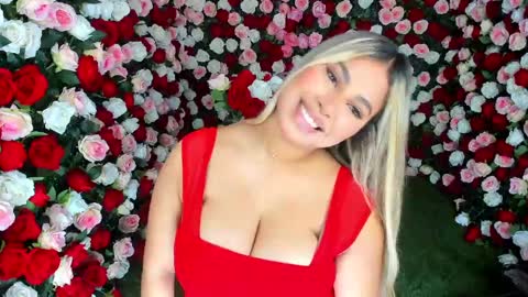 Snapshot of carlota_peach chatting on February 15, 3:31 am Andrea online show from February 15, 3:31 am