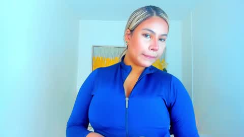 Snapshot of carlota_peach chatting on December 17, 12:11 pm Andrea online show from December 17, 12:11 pm