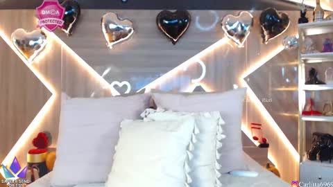 Snapshot of carlotta_ricci chatting on October 19, 9:28 pm Carla Carla I am sensual goddes and i was born for loveworshipping and enjoyment. online show from October 19, 9:28 pm