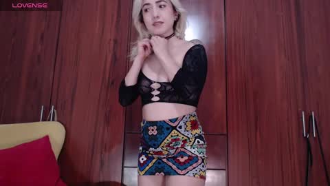 Snapshot of carly_grasso chatting on February 23, 11:32 pm carly grasso online show from February 23, 11:32 pm