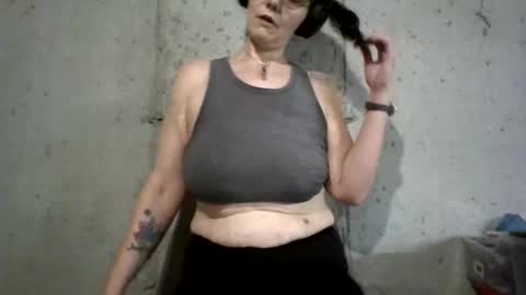 Carly Smiles online show from January 4, 3:28 pm