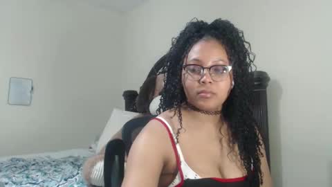 CARAMEL xoxo online show from January 11, 1:32 am