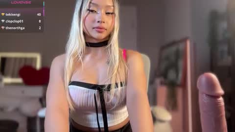 Snapshot of carmenxrose chatting on October 10, 1:32 am carmenxrose online show from October 10, 1:32 am