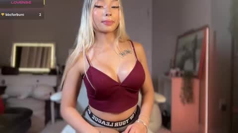 Snapshot of carmenxrose chatting on October 7, 1:32 am carmenxrose online show from October 7, 1:32 am