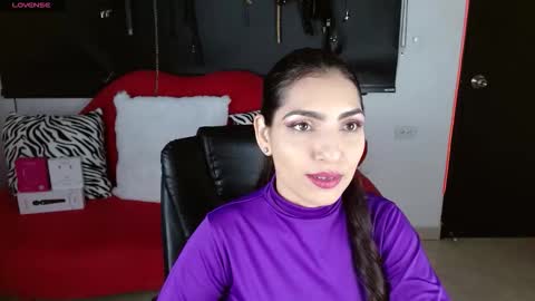 Caroline online show from November 25, 1:24 pm