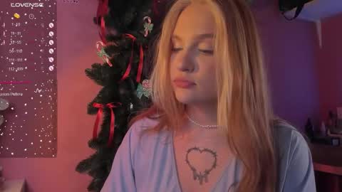 Caro online show from December 17, 10:58 pm