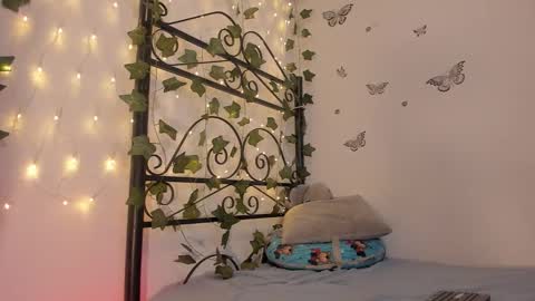 caroline_millerr online show from November 6, 5:02 am