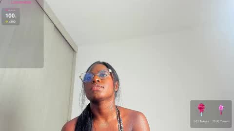 Snapshot of caroline_tovar_ chatting on September 22, 7:01 pm Caroline Tovar   Lovense is active my orgasms in your hands Give me more pleasure and make me cum online show from September 22, 7:01 pm