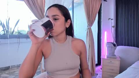 Caroline online show from July 18, 2:41 pm