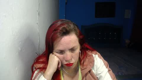 Carolinhe  online show from February 12, 8:10 pm