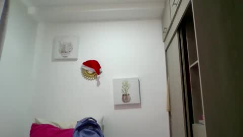 CarolinneFiotti online show from December 16, 12:33 pm