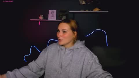 casey_meow_ online show from October 16, 5:10 am