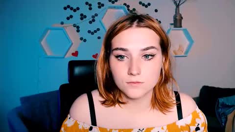 casey_meow_ online show from October 17, 5:32 am