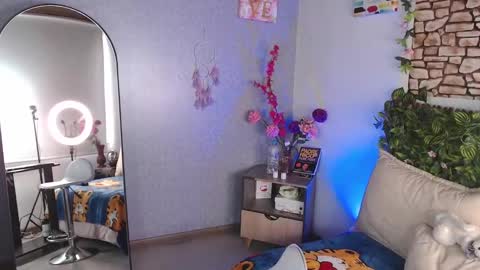 Casie  online show from December 18, 6:25 pm