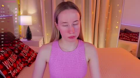 Snapshot of cassie_kelman chatting on December 5, 8:44 pm Cassie online show from December 5, 8:44 pm