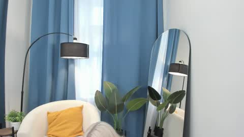 Snapshot of cassie_palmer chatting on September 15, 10:01 am Hello my name is Cassie and my friend Nilo is also here online show from September 15, 10:01 am