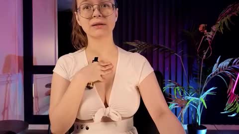 assie online show from September 19, 9:03 pm