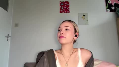 Olivia online show from February 19, 9:09 am