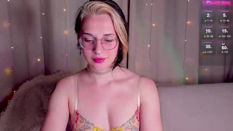 Ellie online show from October 27, 7:52 pm