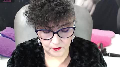 Snapshot of cataleya_mom_ chatting on March 2, 11:50 pm cataleya online show from March 2, 11:50 pm