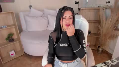 Snapshot of catalina_naughtyy chatting on January 18, 1:51 pm Catalina online show from January 18, 1:51 pm