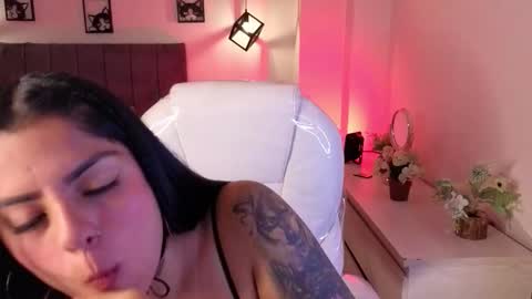 Snapshot of catalina_naughtyy chatting on October 3, 3:22 am Catalina online show from October 3, 3:22 am