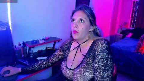 Snapshot of catboobs_ chatting on September 19, 7:07 am Mia online show from September 19, 7:07 am