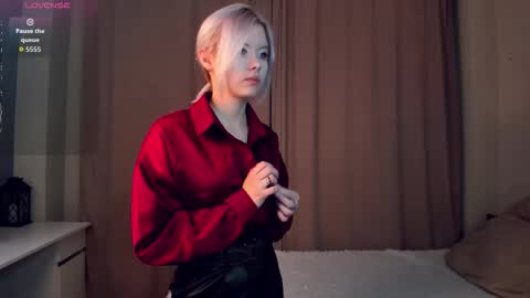 Mia online show from March 4, 11:28 am