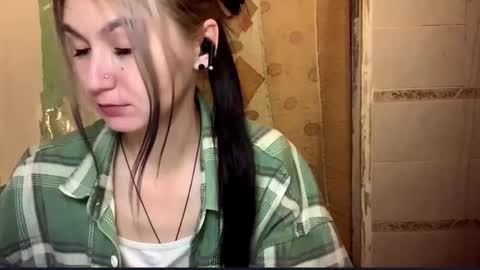 Lola online show from October 24, 9:33 pm