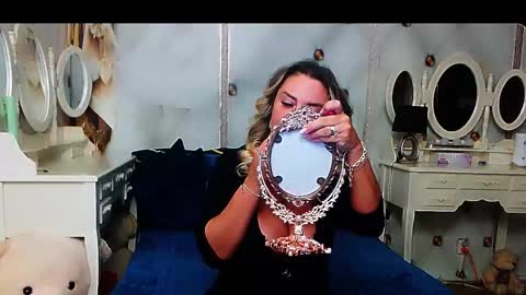 lauren online show from October 21, 9:35 am