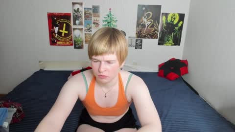 cattie_w_ online show from April 1, 1:17 am