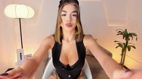 catvalentinee_ online show from January 7, 6:39 am