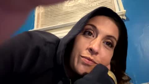 Snapshot of cece_vibez chatting on March 6, 3:57 am cece_vibez online show from March 6, 3:57 am
