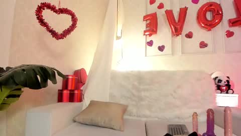 Snapshot of celestelewis_ chatting on February 16, 12:43 pm Celeste  online show from February 16, 12:43 pm