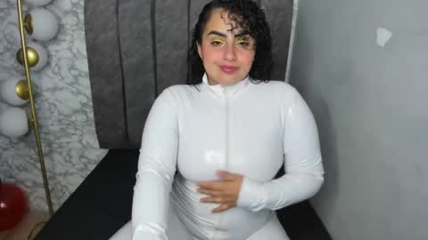 Snapshot of celestte_sweet chatting on December 13, 5:05 am online show from December 13, 5:05 am