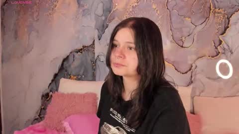 Hello guys my name is Sofi and Lizzie and  Vanessa online show from March 18, 5:12 am