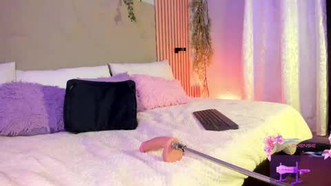 Hello guys my name is Sofi and Lizzie and  Vanessa online show from April 21, 2:51 am