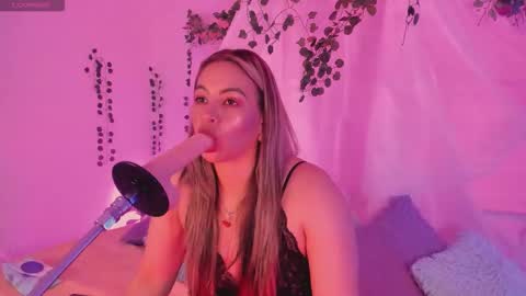 Hello guys my name is Sofi and Lizzie and  Vanessa online show from November 3, 11:09 pm