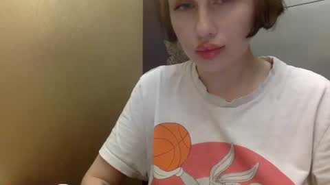 Eva online show from April 19, 7:27 pm