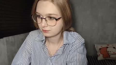 Lia online show from March 6, 7:58 am