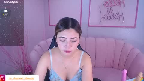 channel_blonde_a online show from January 25, 10:40 am