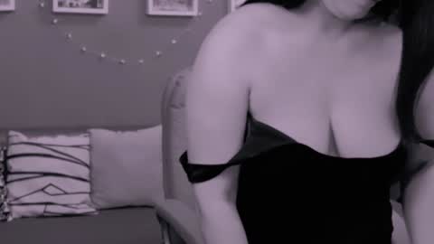 The Queen online show from December 29, 10:57 pm