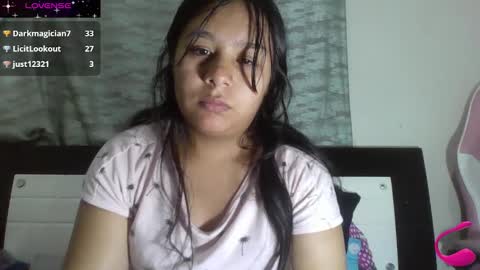 Snapshot of charis_21 chatting on December 5, 11:18 pm charis 2 online show from December 5, 11:18 pm