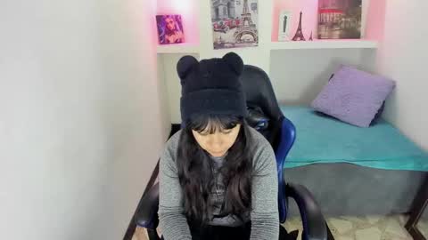 Snapshot of charis_21 chatting on September 18, 5:50 am charis 2 online show from September 18, 5:50 am