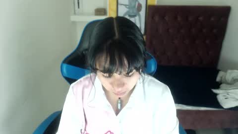 Snapshot of charis_21 chatting on September 30, 6:19 am charis 2 online show from September 30, 6:19 am