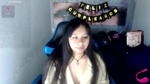 Snapshot of charis_21 chatting on October 4, 8:20 am charis 2 online show from October 4, 8:20 am