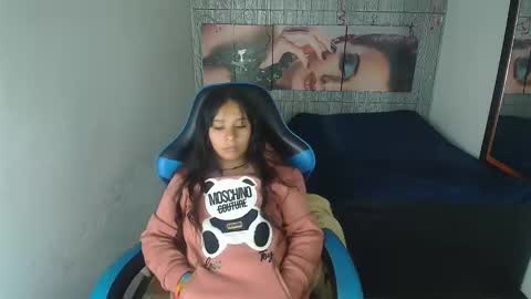 Snapshot of charis_21 chatting on October 9, 1:54 am charis 2 online show from October 9, 1:54 am
