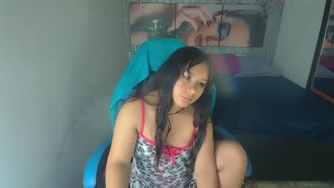 Snapshot of charis_21 chatting on October 10, 3:11 am charis 2 online show from October 10, 3:11 am