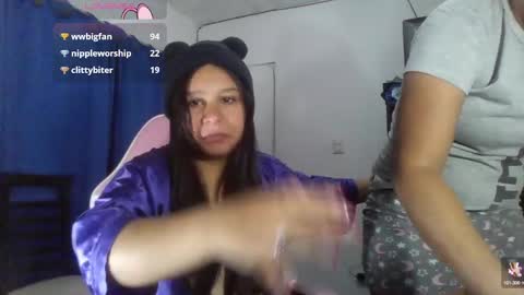 Snapshot of charis_21 chatting on February 12, 12:27 am charis 2 online show from February 12, 12:27 am