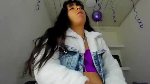 Snapshot of charis_21 chatting on October 1, 7:13 am charis 2 online show from October 1, 7:13 am